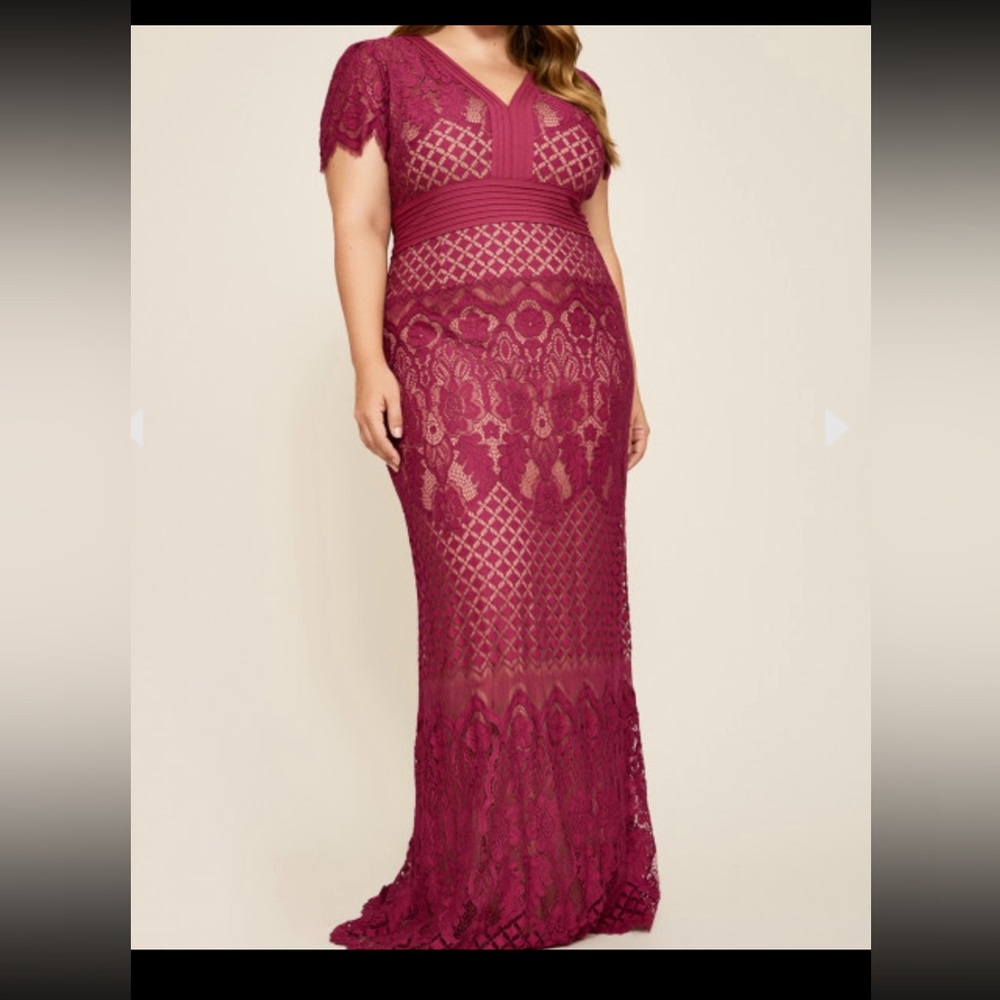 Tadashi Shoji size 24 magenta/nude lace gown